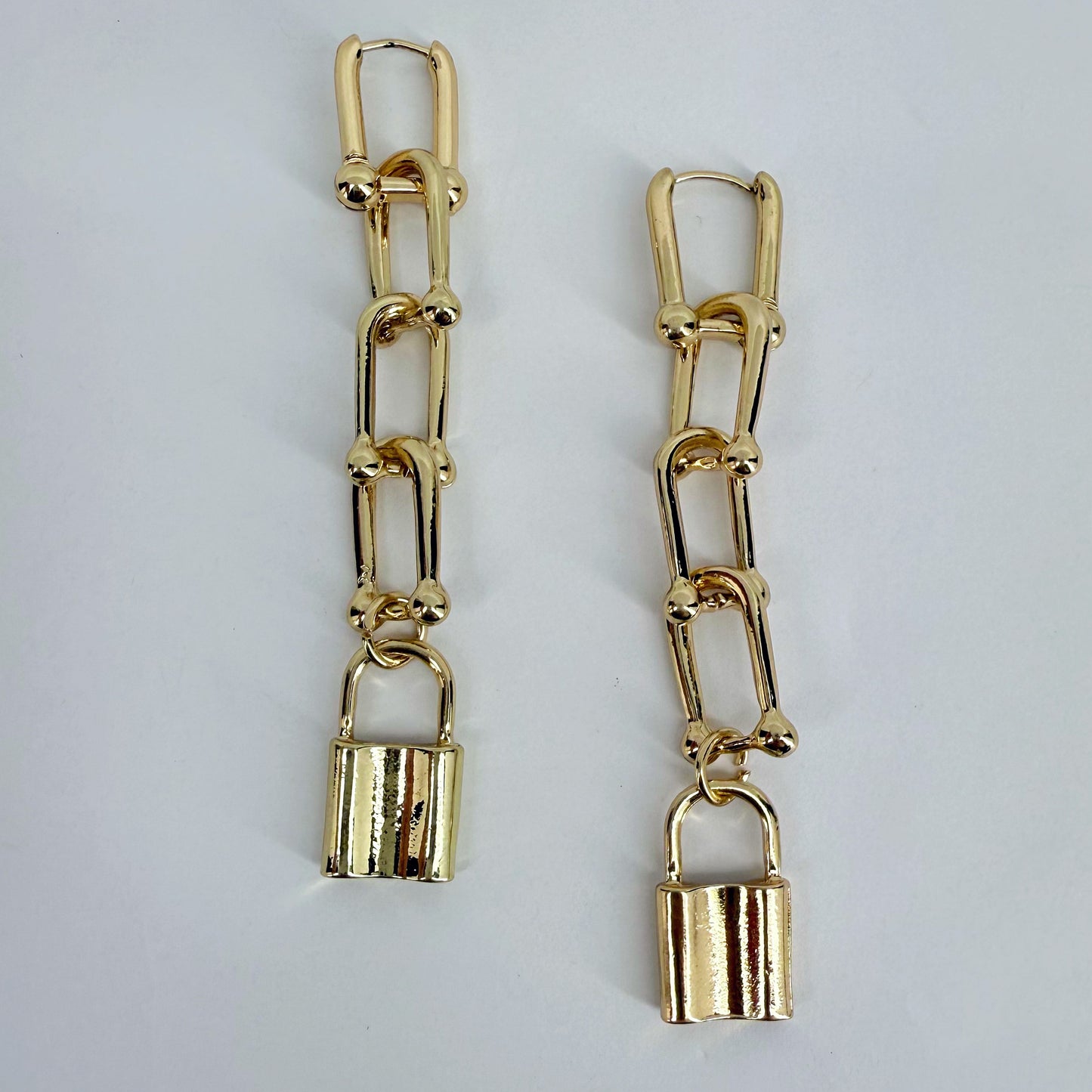 Gold Finish U Link Chains Hook With Lock Dangle