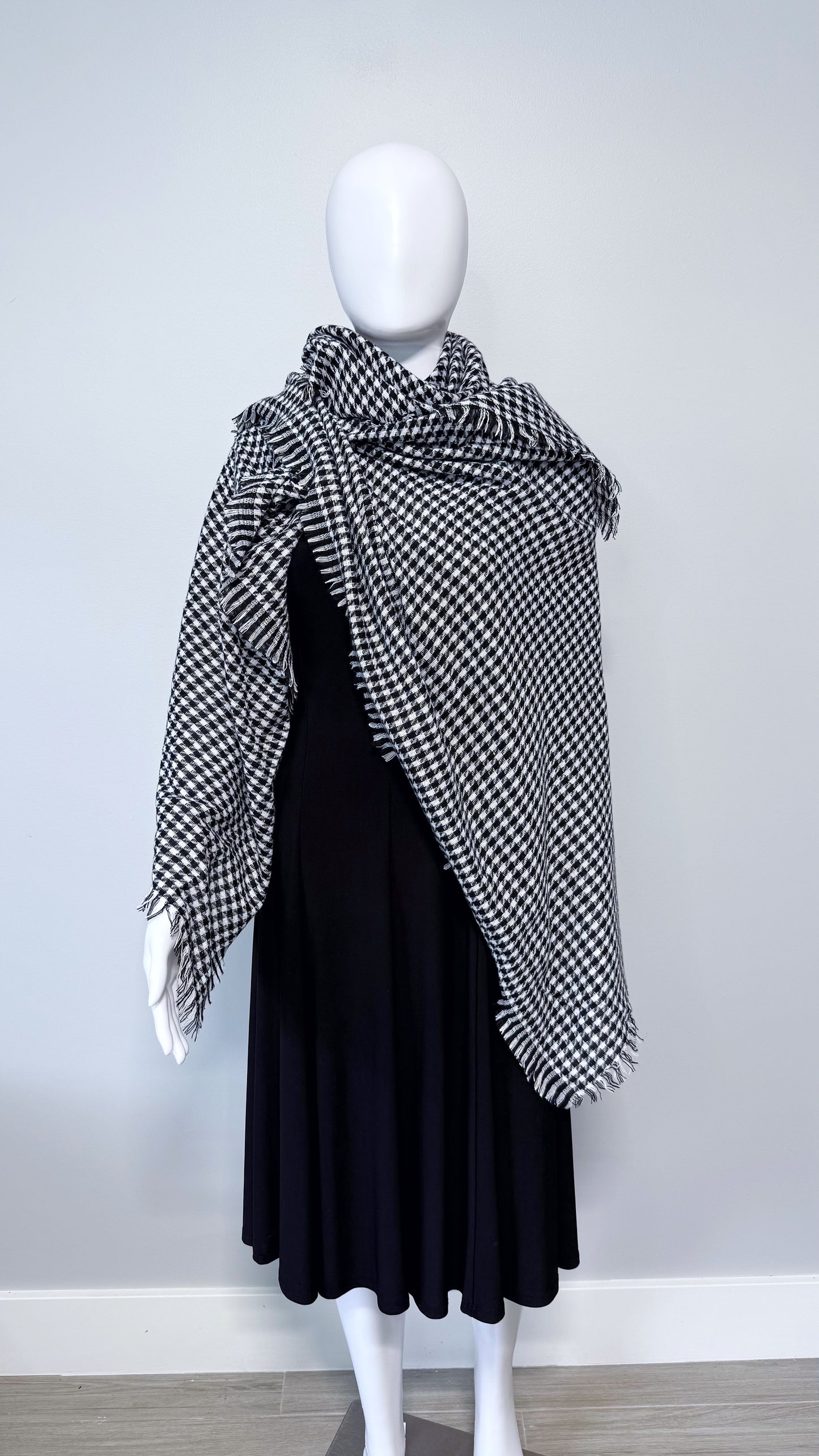 Black and White Houndstooth Print Scarf