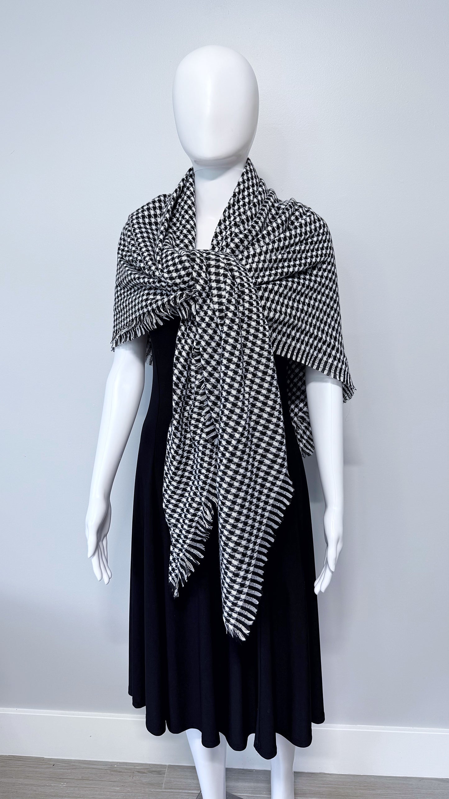 Black and White Houndstooth Print Scarf