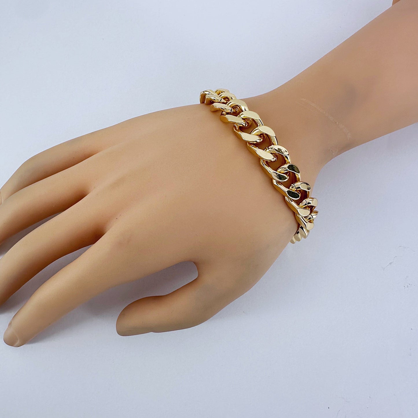 Gold or Silver Finish Cuban Link Bracelet