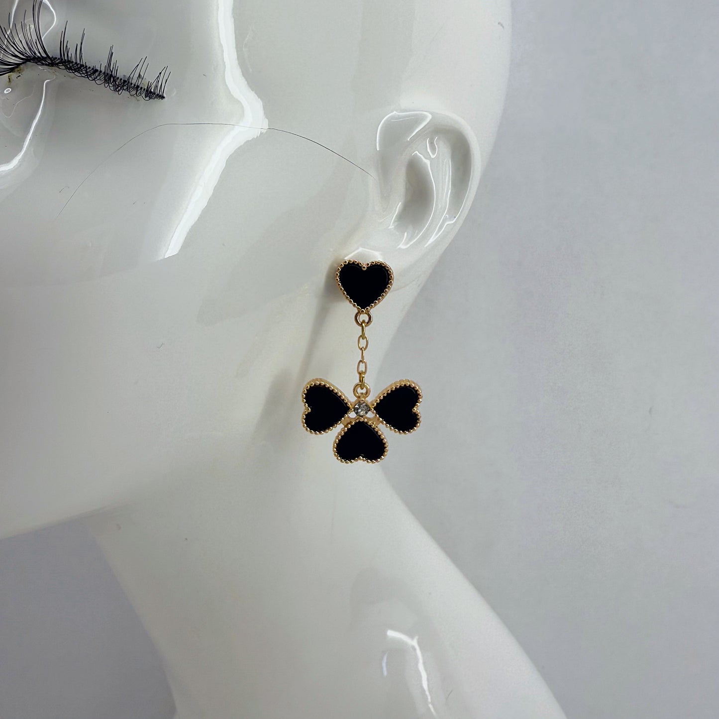 Post Back Gold Finish Heart Design With Clover Dangle