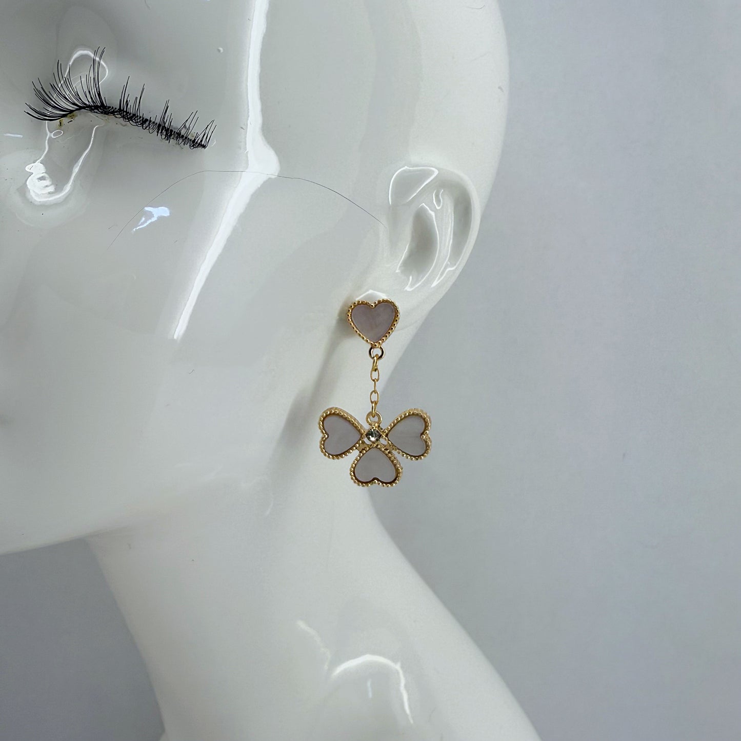 Post Back Gold Finish Heart Design With Clover Dangle