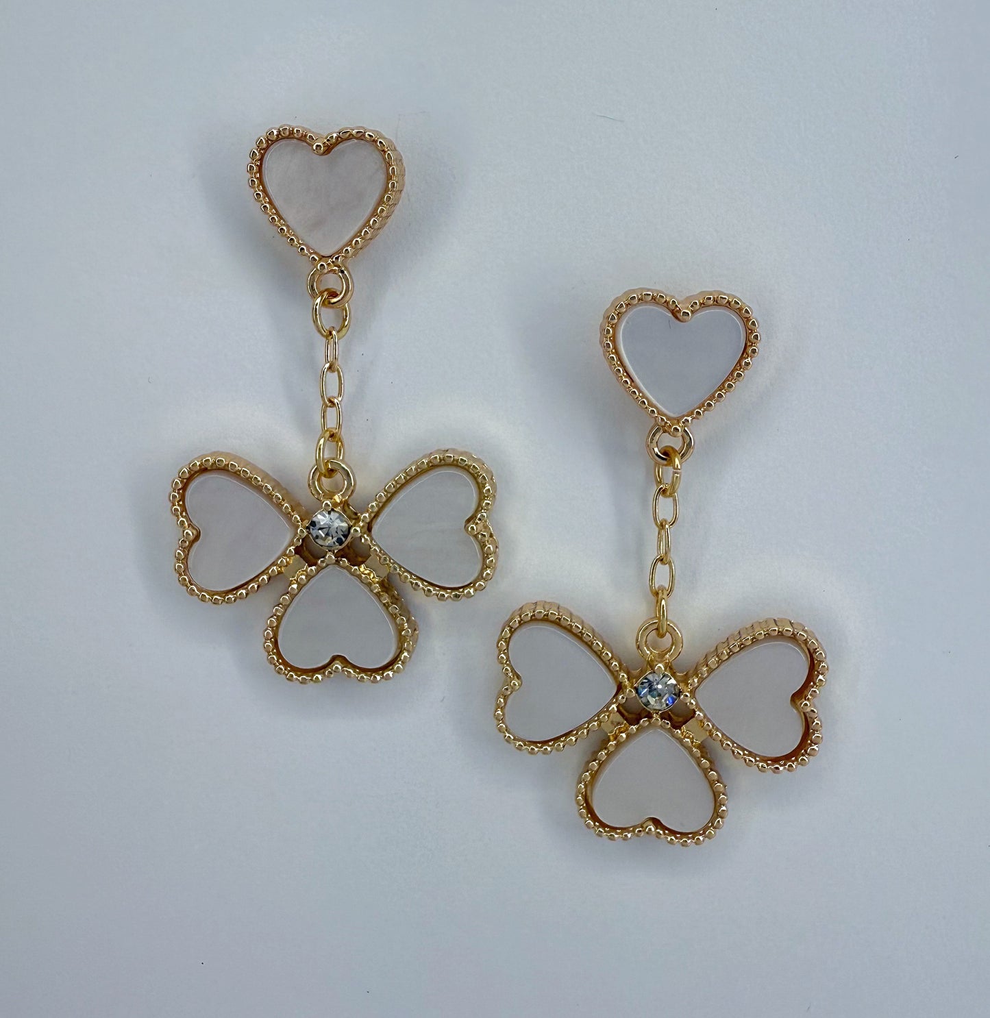 Post Back Gold Finish Heart Design With Clover Dangle