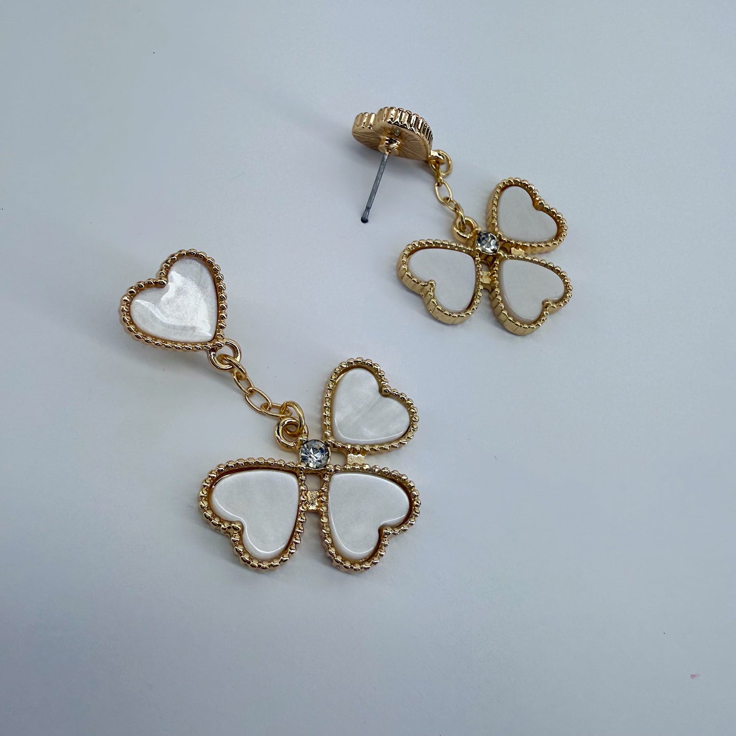 Post Back Gold Finish Heart Design With Clover Dangle