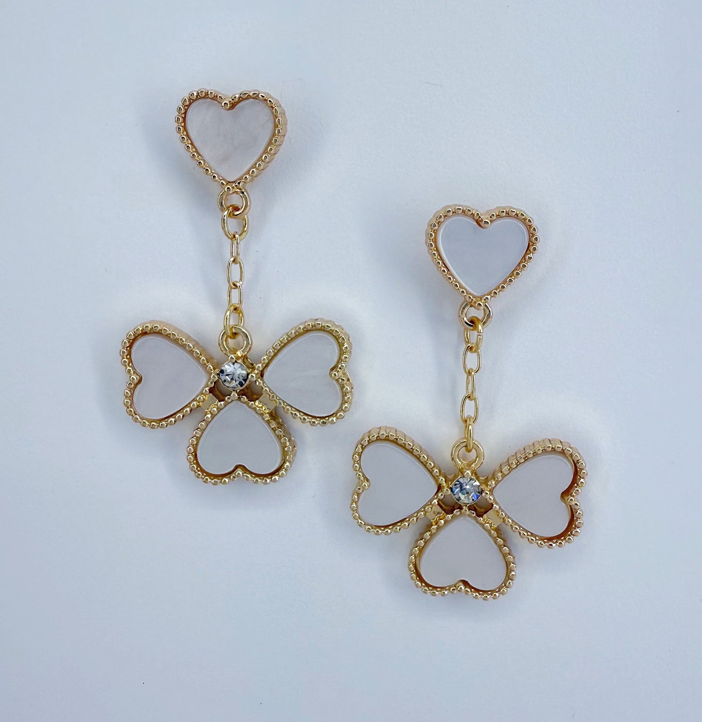 Post Back Gold Finish Heart Design With Clover Dangle