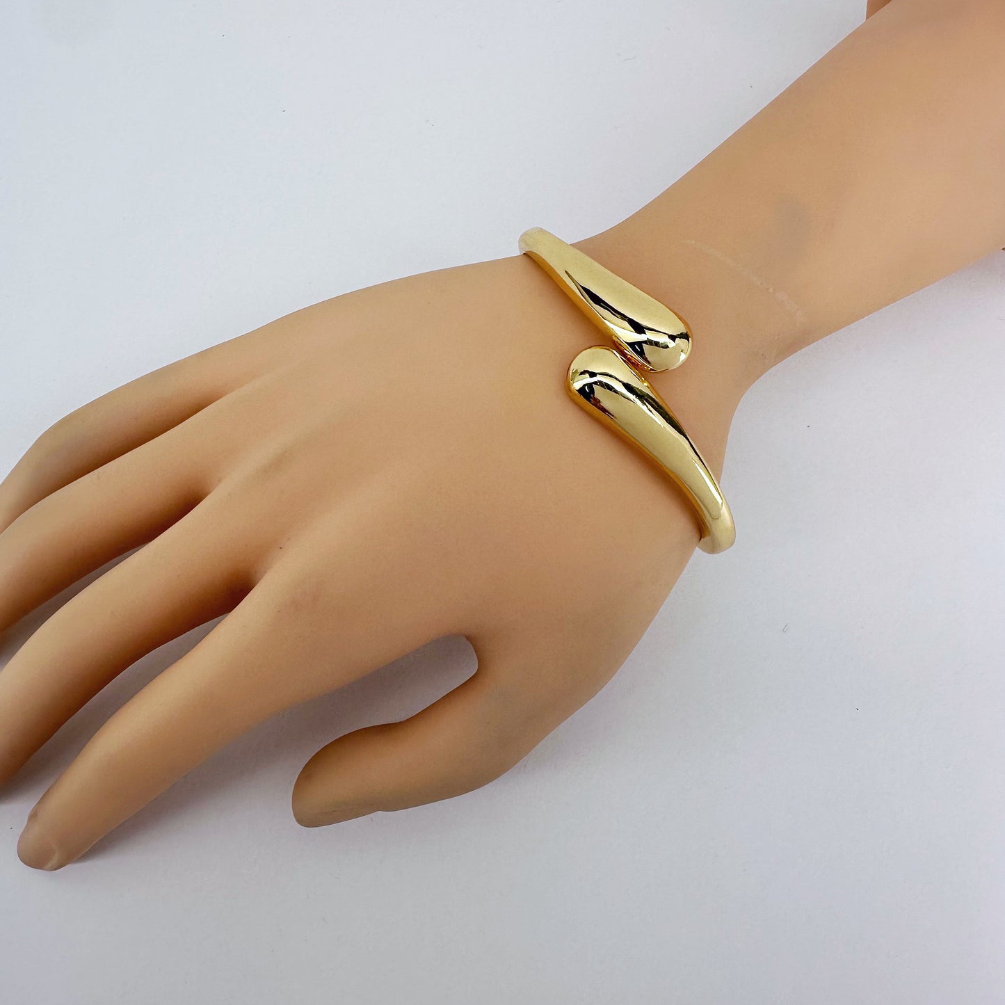 Trendy Elegant Water Drop Design Cuff Bracelet