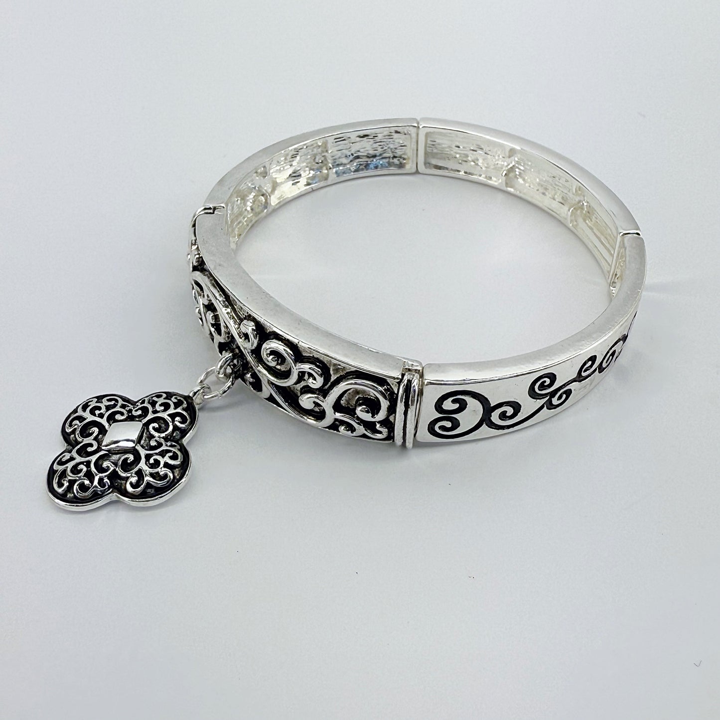 Stretchable Filigree Design Vintage Bracelet With Two Tone Clover Charm