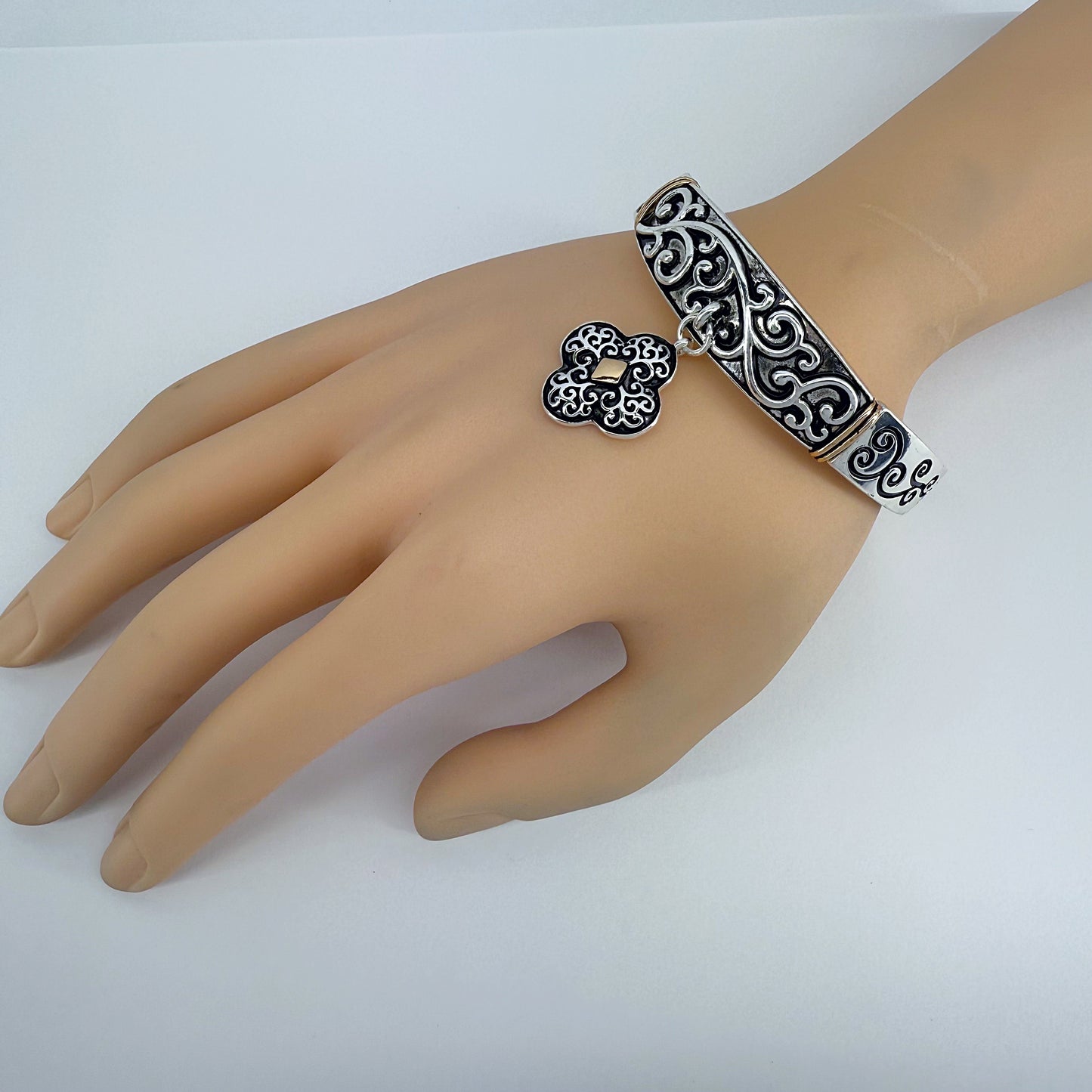 Stretchable Filigree Design Vintage Bracelet With Two Tone Clover Charm