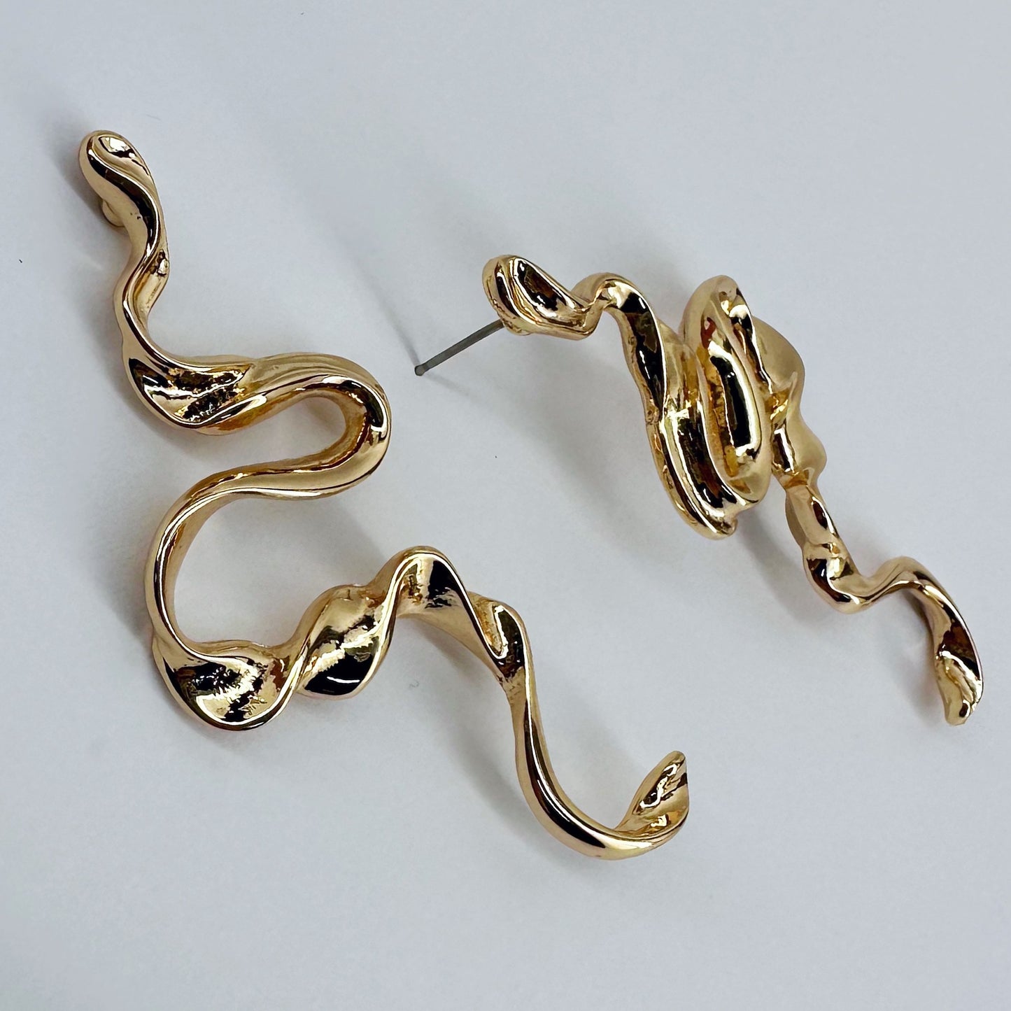 Gold Finish Elegant Wave Line Design Post Back Earrings