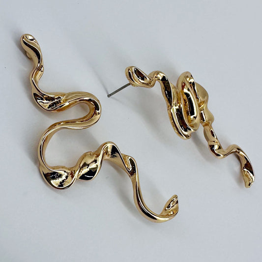 Gold Finish Elegant Wave Line Design Post Back Earrings