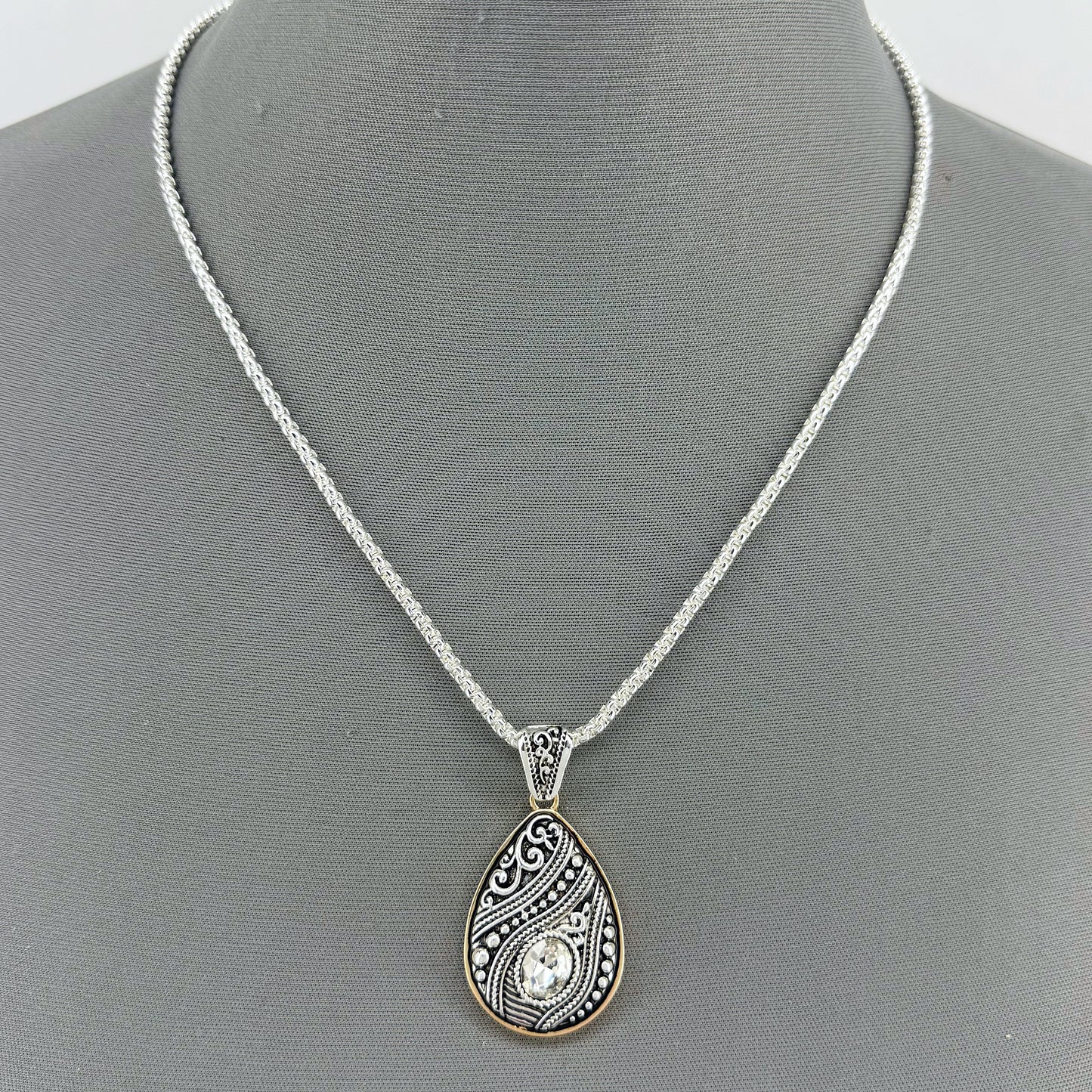 Silver Finish Chain with 2 Tone Teardrop Shape Glass Stone Filigree Pendant