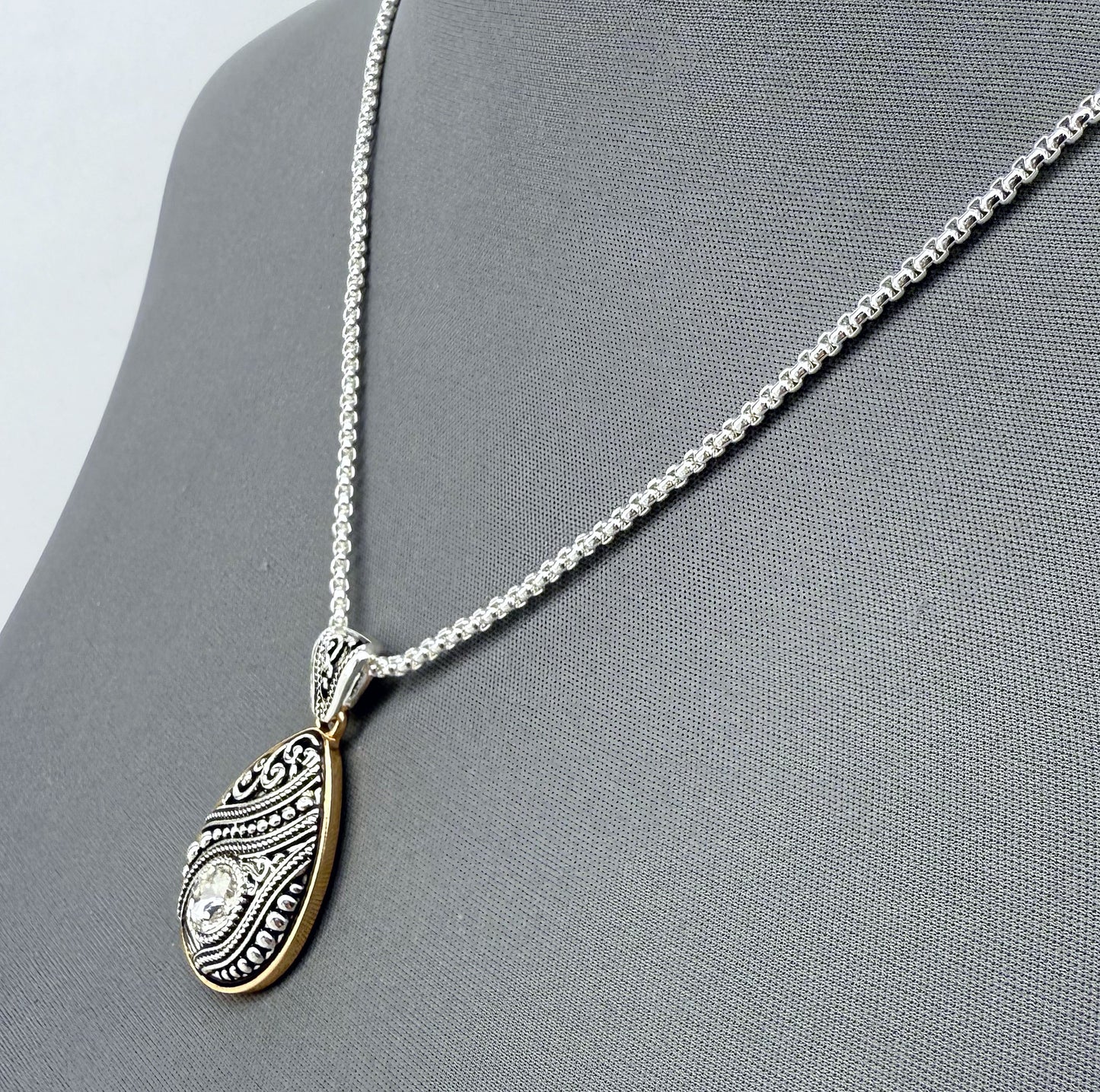 Silver Finish Chain with 2 Tone Teardrop Shape Glass Stone Filigree Pendant