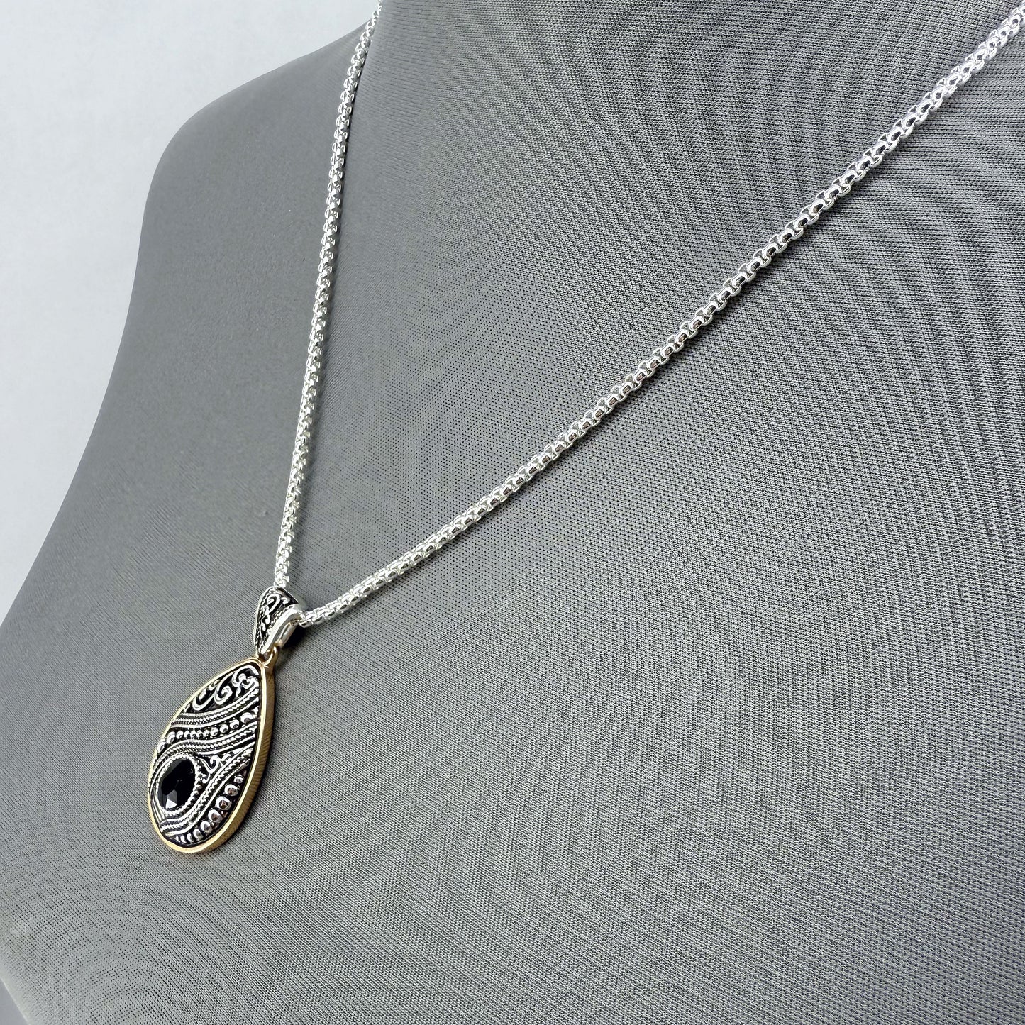 Silver Finish Chain with 2 Tone Teardrop Shape Glass Stone Filigree Pendant