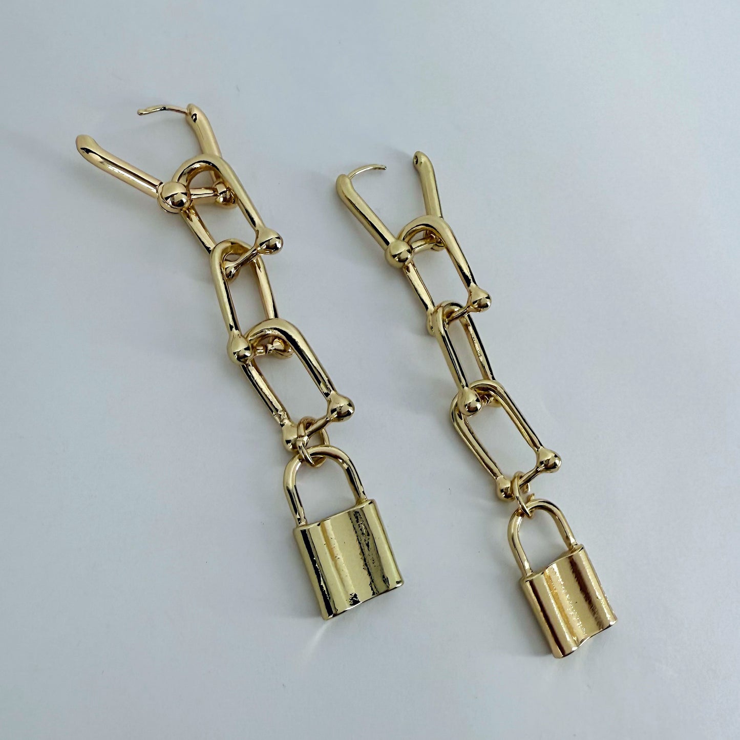 Gold Finish U Link Chains Hook With Lock Dangle