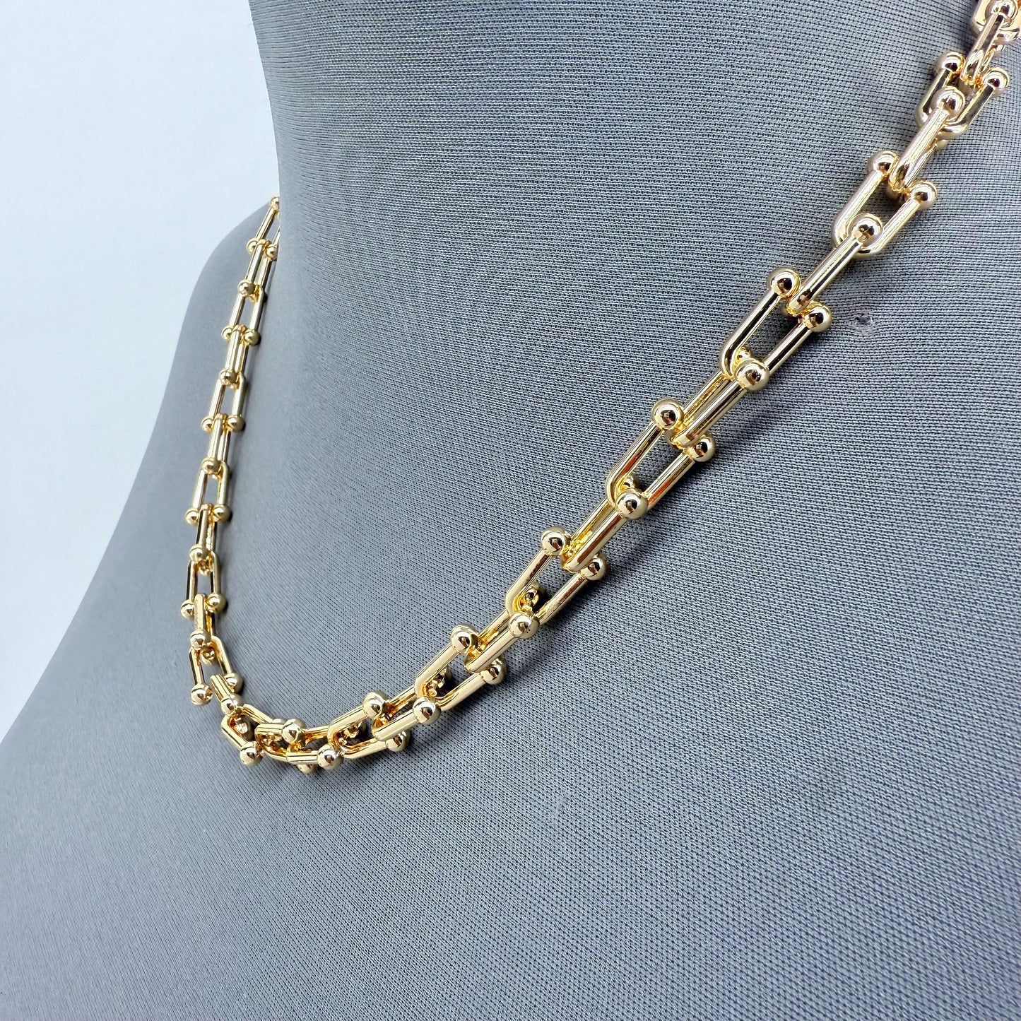 U shape Gold or Silver Finish Necklace