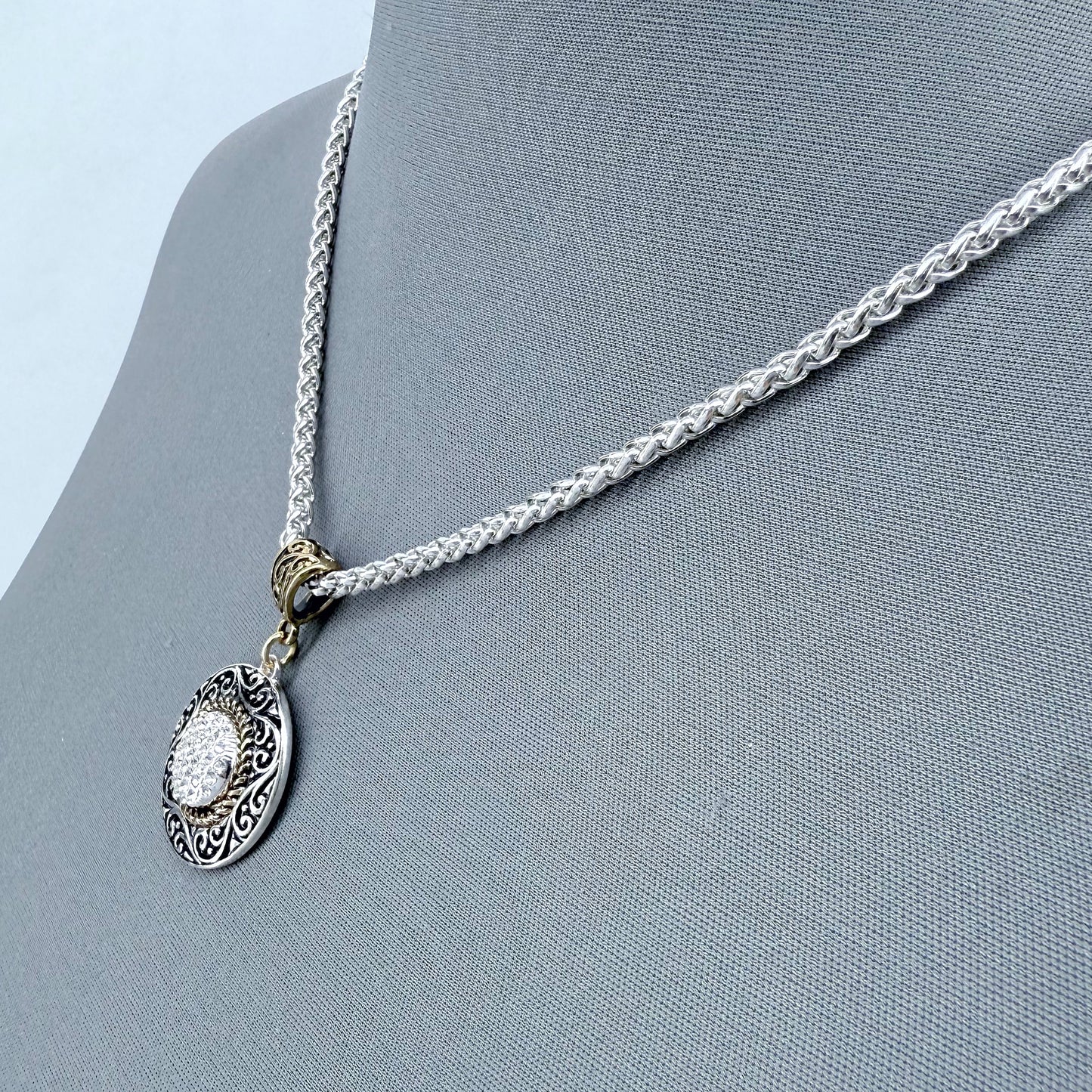 Elegant Popcorn Chain Necklace Round Pendant
